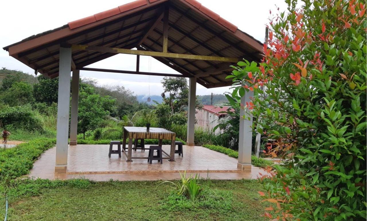Вилла Betong House In The Garden Экстерьер фото