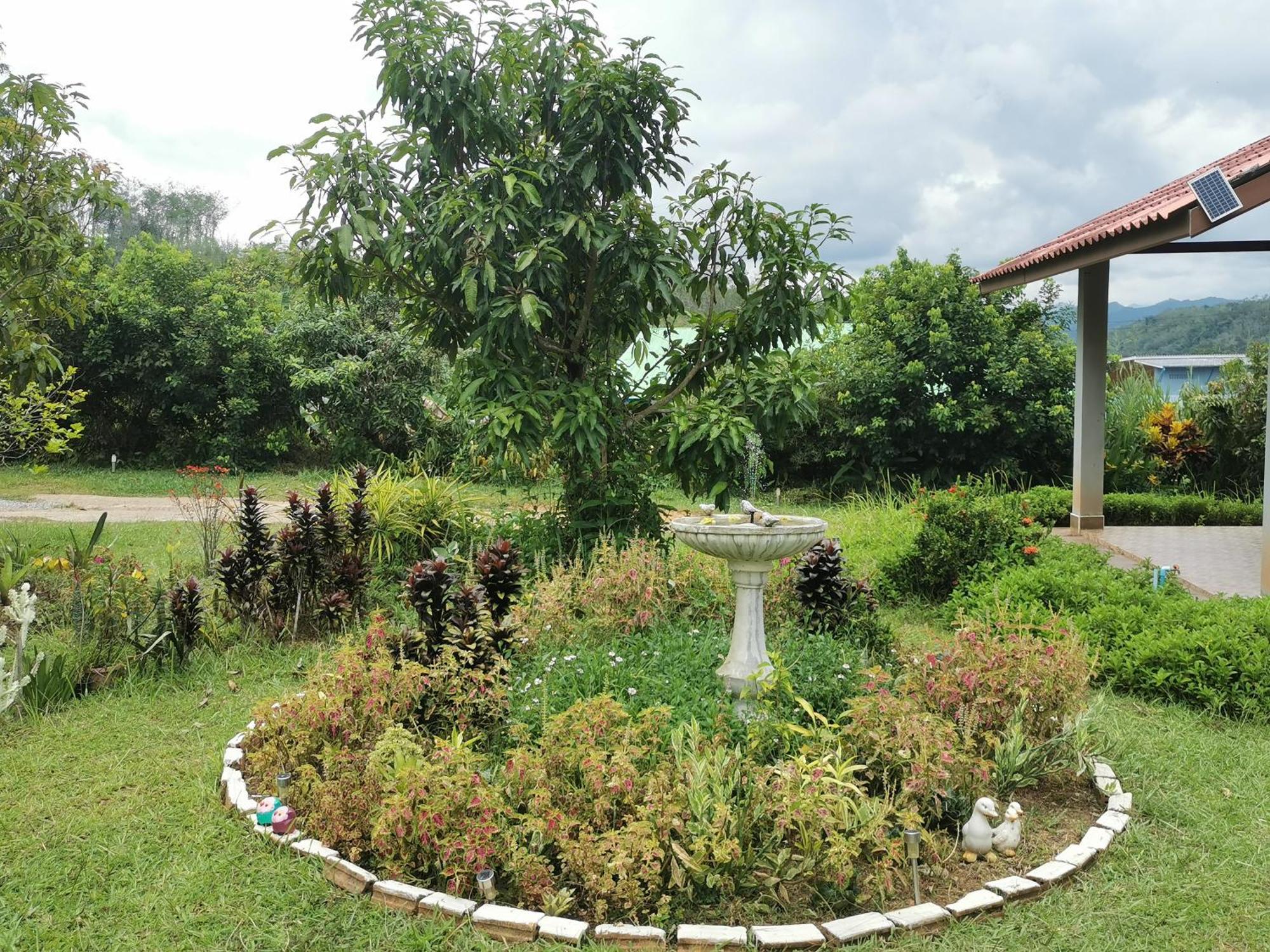 Вилла Betong House In The Garden Экстерьер фото